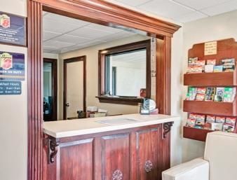 Super 8 By Wyndham Newark De Hotel Interior photo