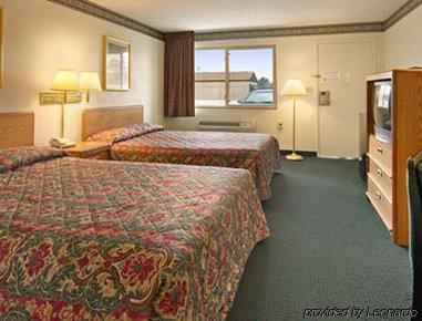 Super 8 By Wyndham Newark De Hotel Room photo