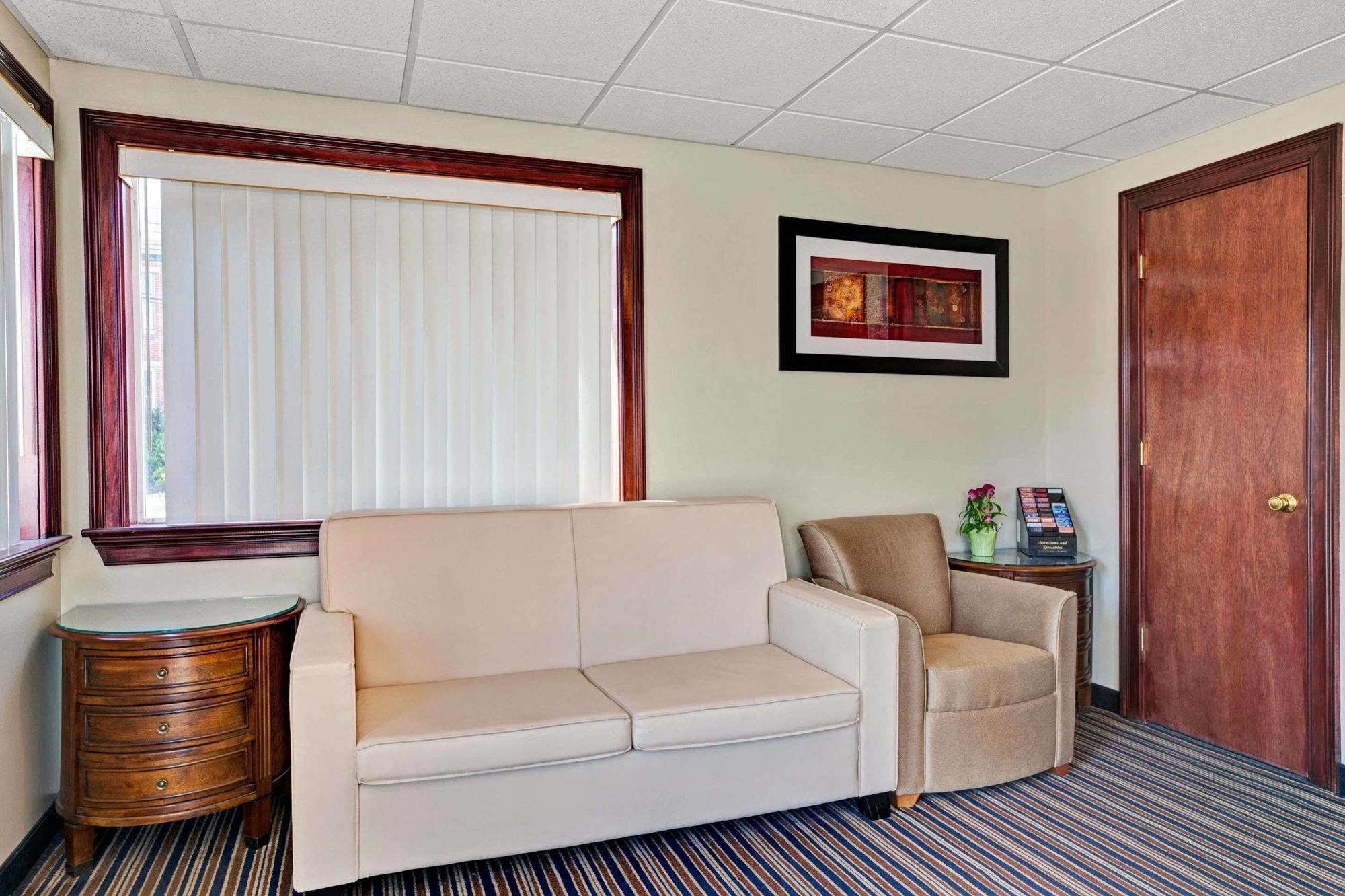 Super 8 By Wyndham Newark De Hotel Exterior photo