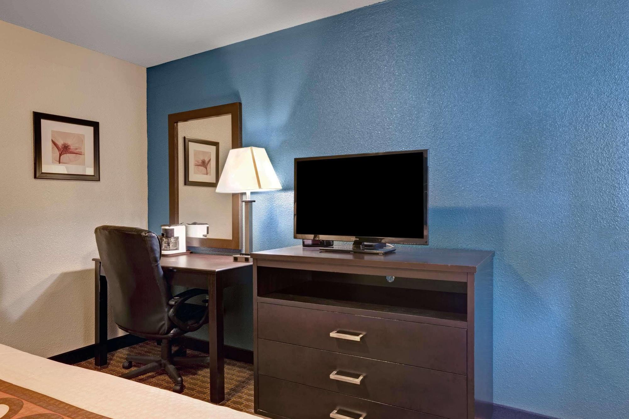Super 8 By Wyndham Newark De Hotel Exterior photo